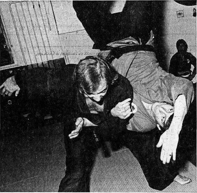 Démonstration de self-défense au dojo, archives 1980